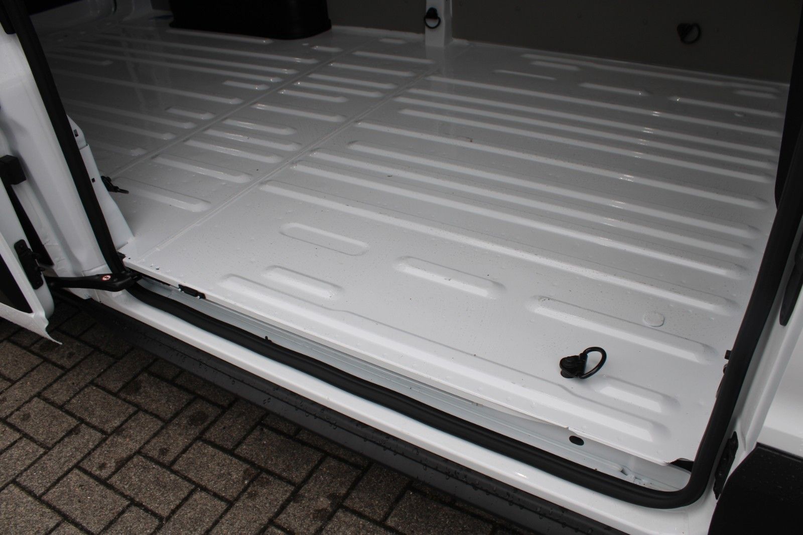 Fahrzeugabbildung Ford Transit L3 H2 LKW Kasten hoch lang KLIMA AHK CAM