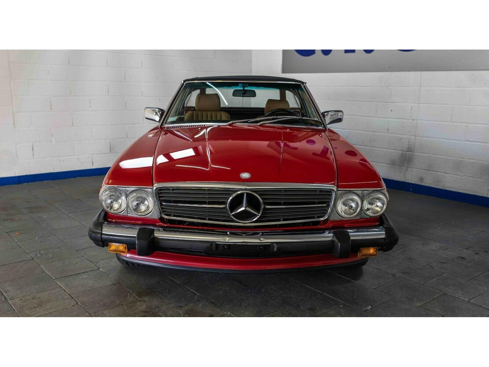 Mercedes-Benz SL 560 R107