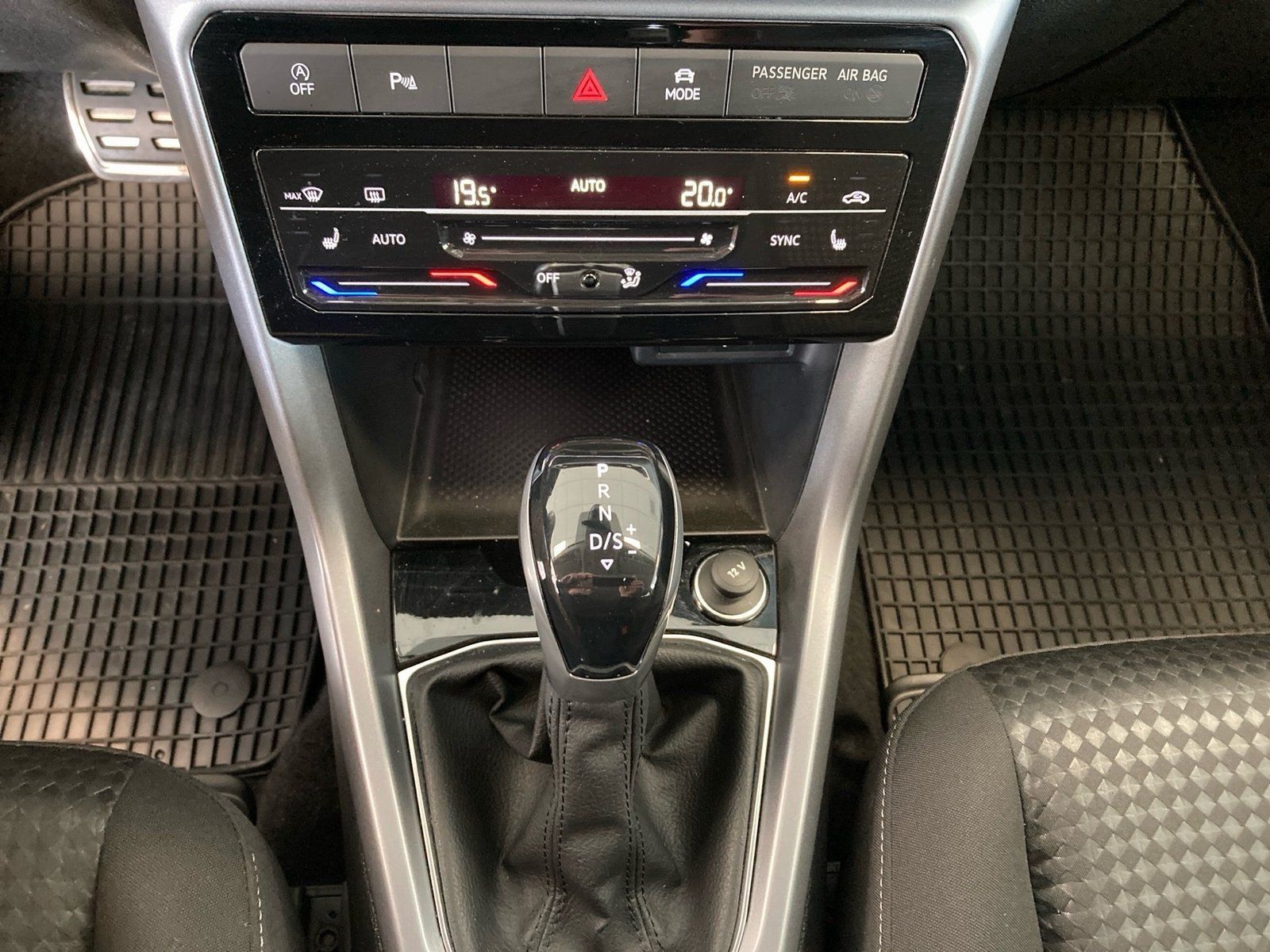 Fahrzeugabbildung Volkswagen T-Cross 1.0 TSI Active*Navi*PDC*DSG*Sitzheizung