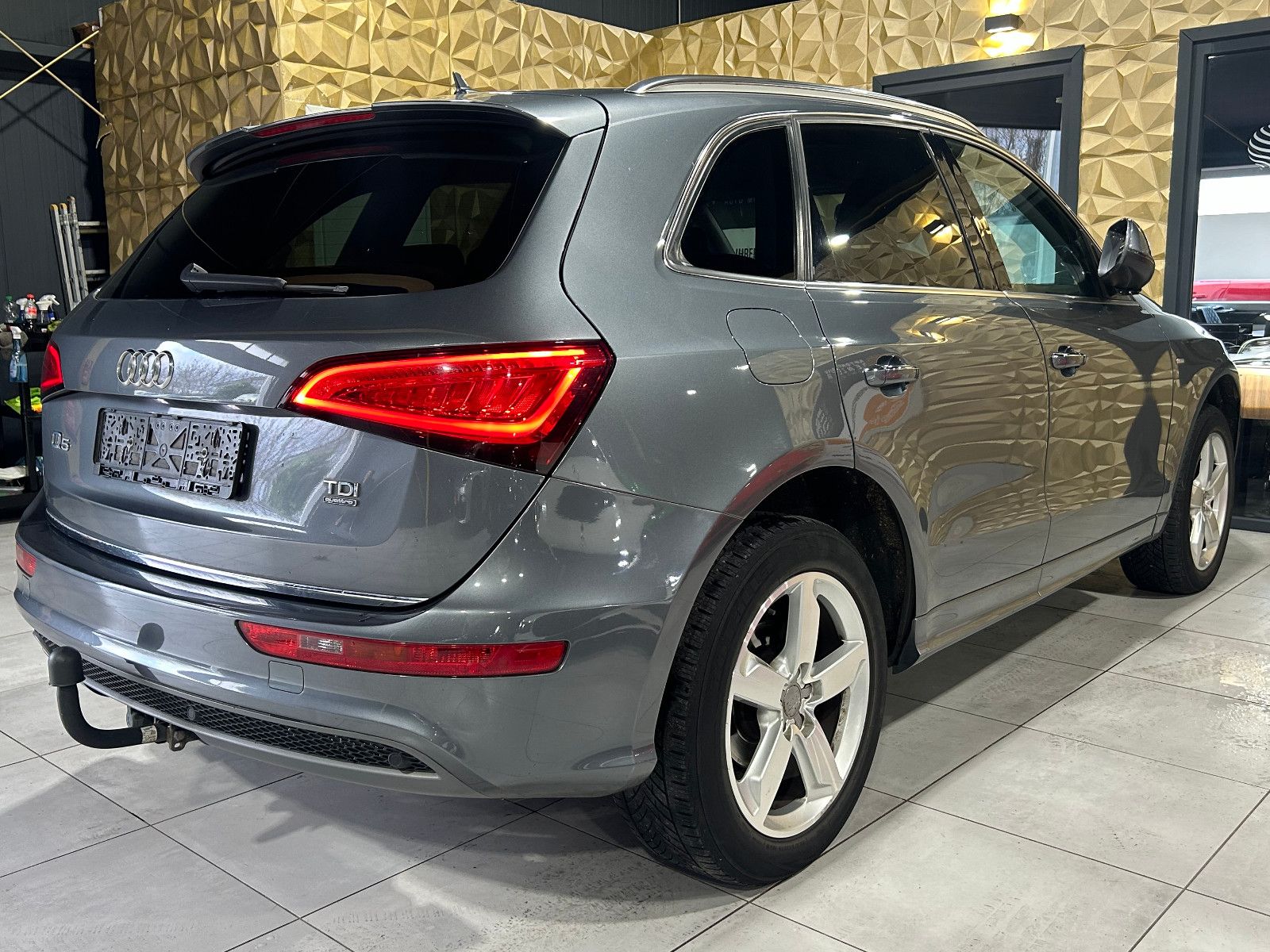 Fahrzeugabbildung Audi Q5 2.0 TDI  quattro/ALLRAD/S-LINE/SHZ/ALLWETTER