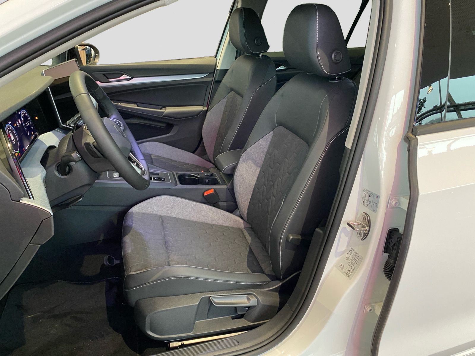 Volkswagen Golf Life Goal 1,5 l eTSI 85 kW(116 PS) M+S Kam foto 10