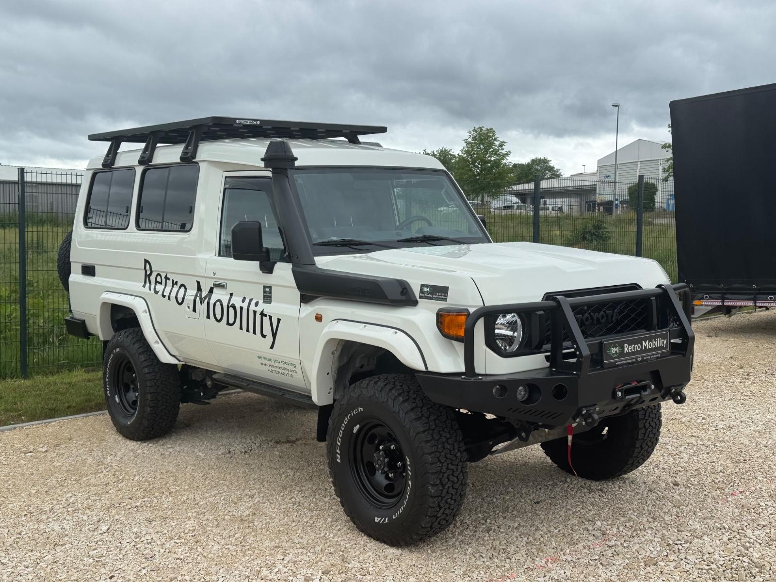 Toyota Land Cruiser GRJ78 Voll mit 4-5 Schlafplätze