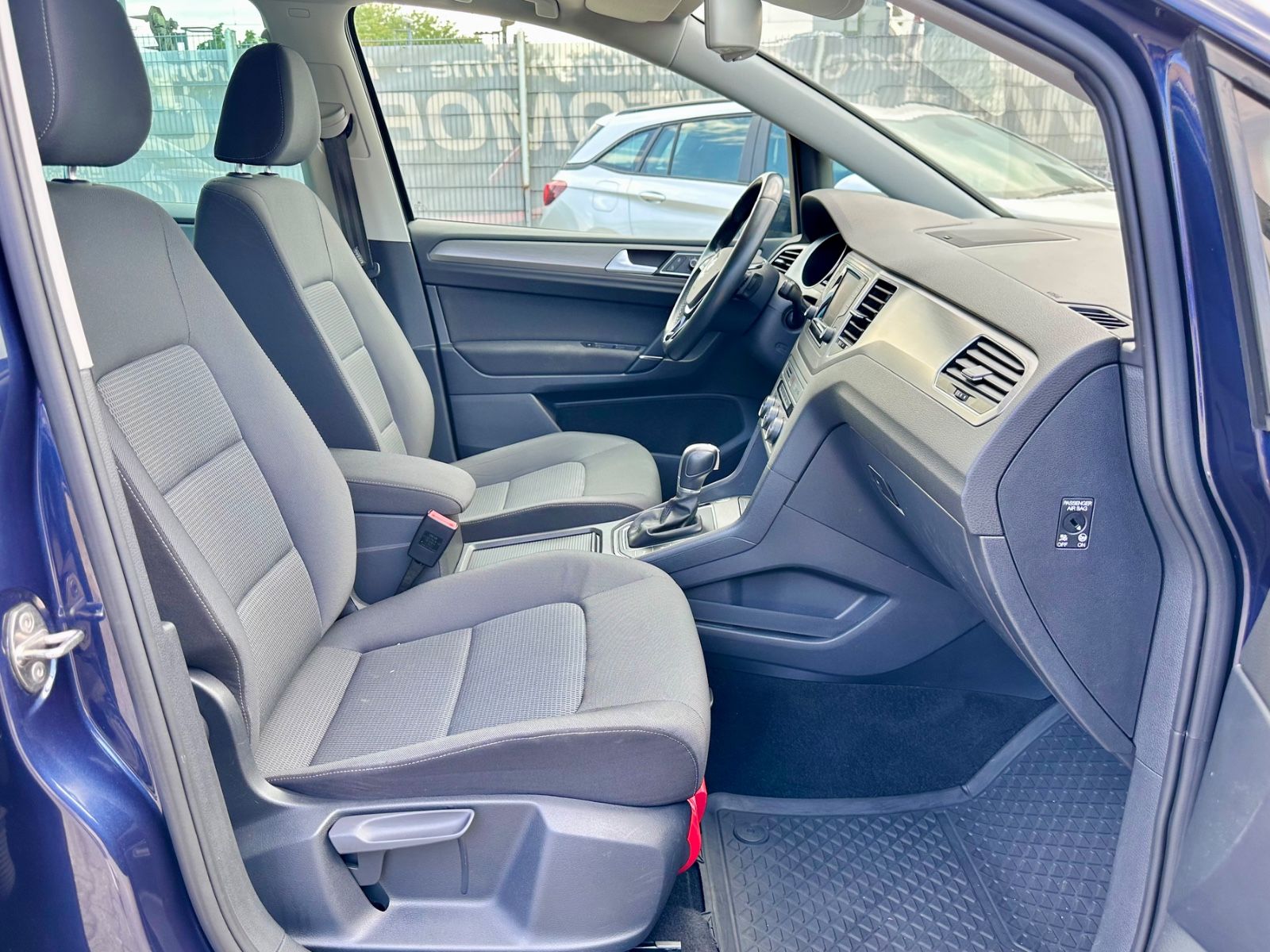 Fahrzeugabbildung Volkswagen GOLF SPORTSVAN 2.0 TDI*AHK+ACC+DSG+LED*