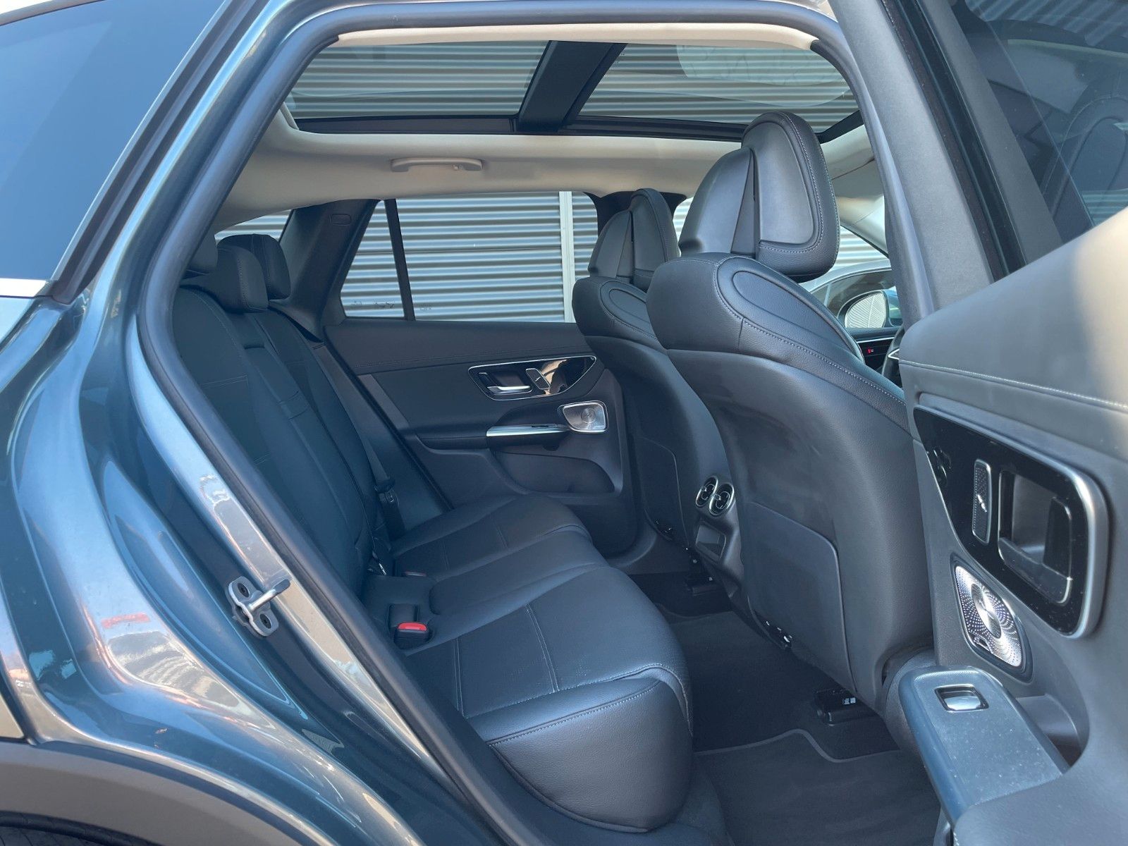 Fahrzeugabbildung Mercedes-Benz GLC 200 4M AVANTGARDE Pano+Burm+360°+Distr+Ambie