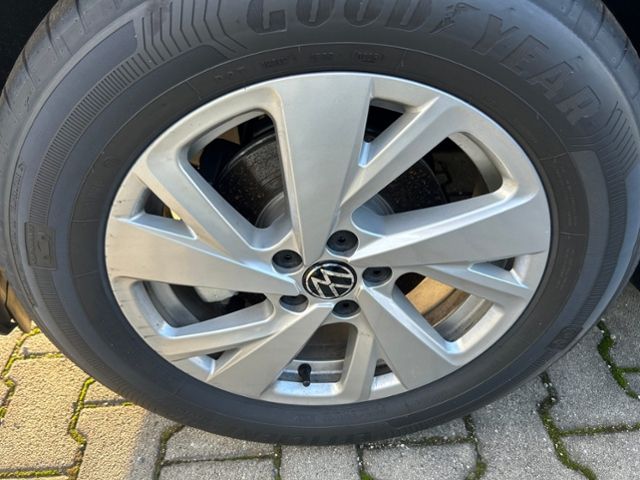 Fahrzeugabbildung Volkswagen Taigo 1,0 TSI LED-MATRIX NAVI APP CONNECT ALU PD