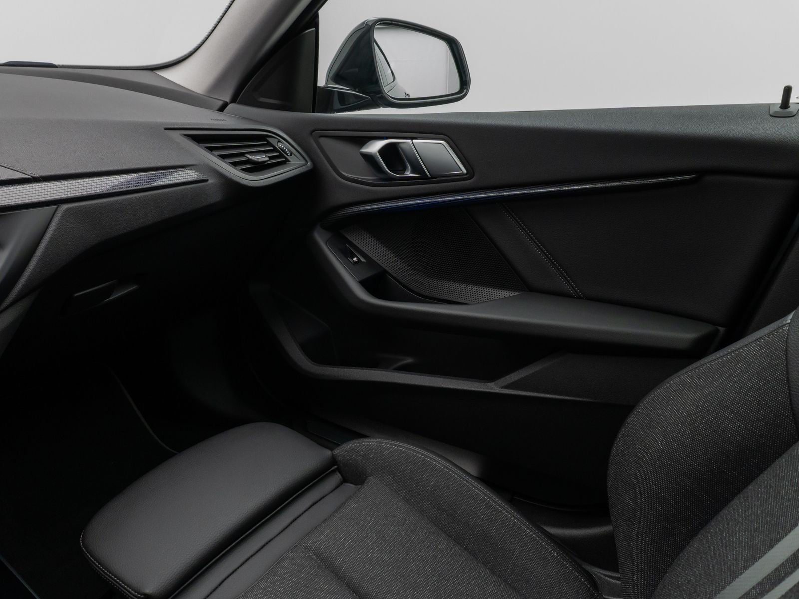 Fahrzeugabbildung BMW 220i Gran Coupé xD Sport Line HUD DAB Panorama