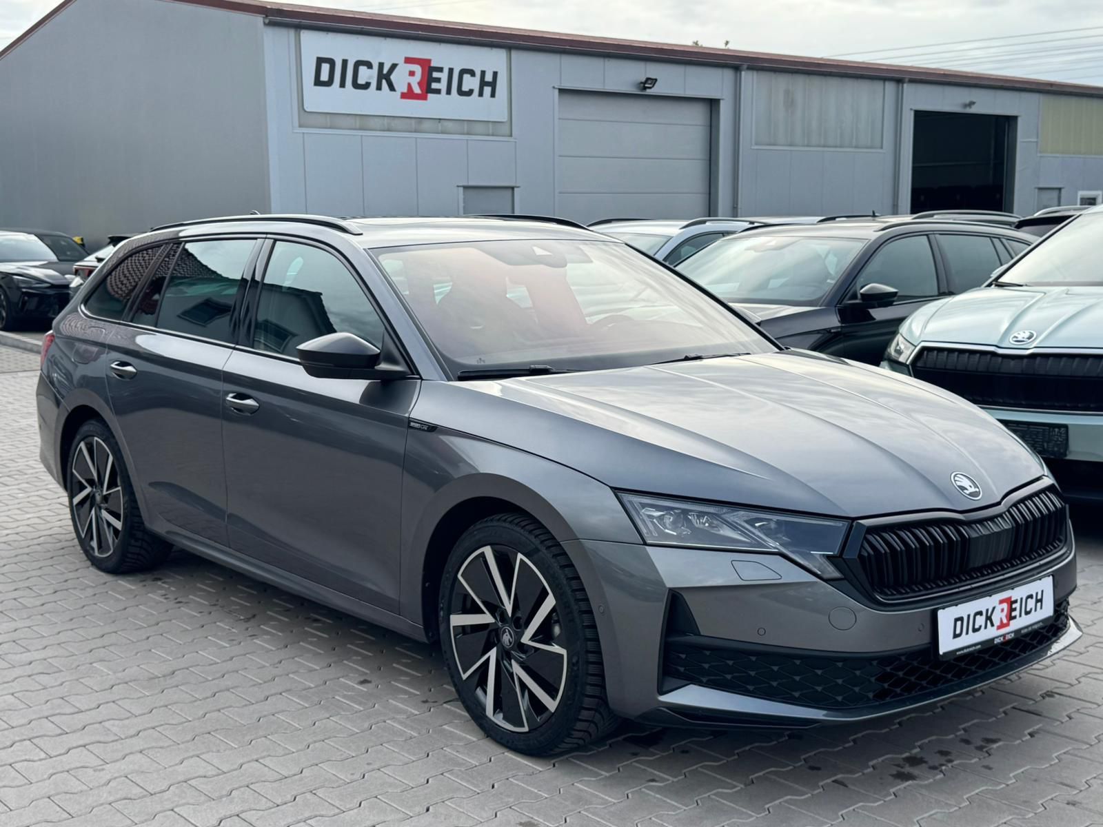 Fahrzeugabbildung SKODA Octavia 2.0 DSG Sportline MATRIX*PANO*CANT.*5J.G