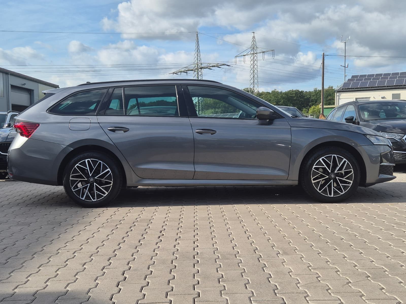Fahrzeugabbildung SKODA Octavia 1.5 eTSI DSG Selection LED*AHK*5J-Gar.