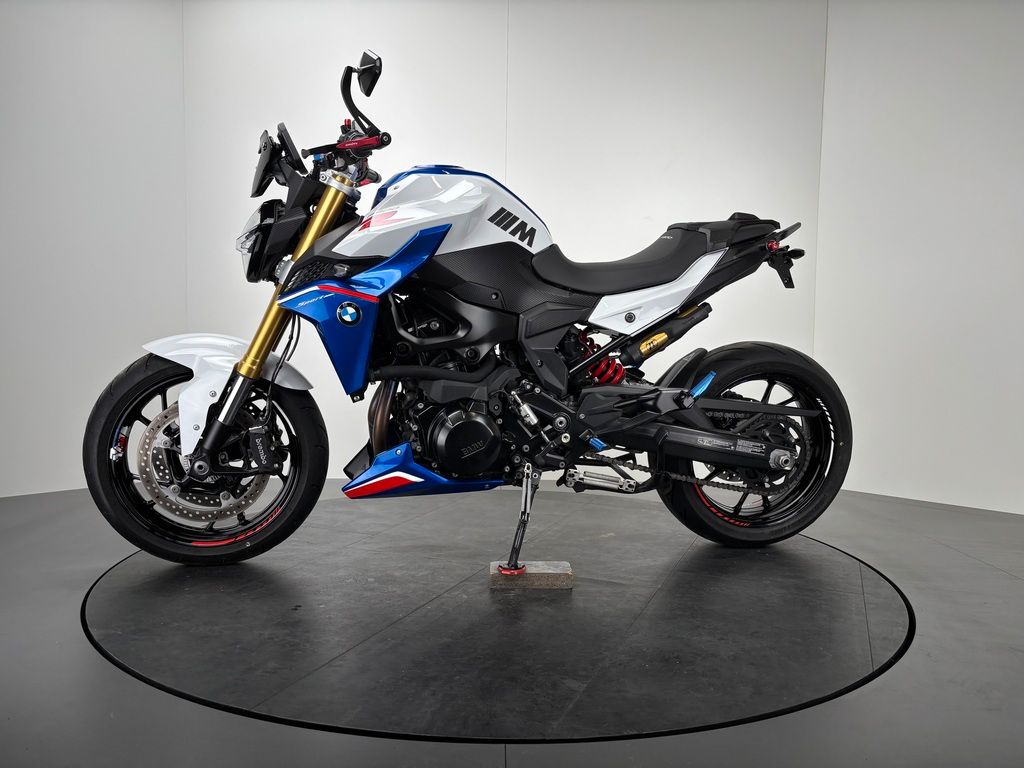 Fahrzeugabbildung BMW F900 R *TOP-AUSSTATTUNG *1. HAND *ARROW