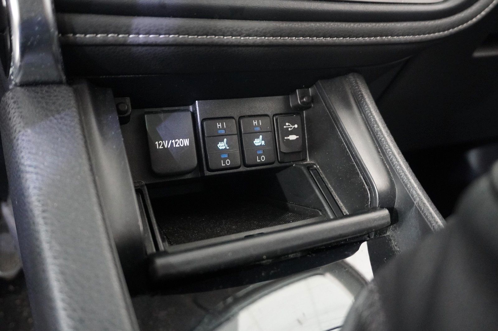 Fahrzeugabbildung Toyota Auris 1.2 LIM. DESIGN EDITION NAVI/LED/KAMERA/SH