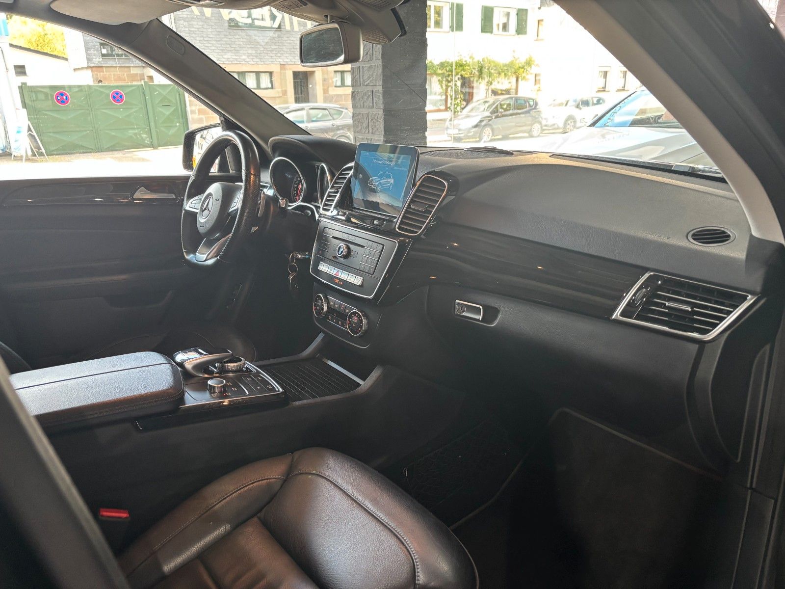 Fahrzeugabbildung Mercedes-Benz GLE 43 AMG 4Matic /PANO/MEMORY/360°/AMBIENTE