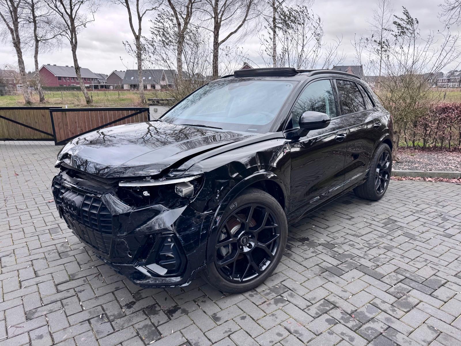 Audi Q3 40 TFSI Quattro S line PANO Camera SONOS VOL!
