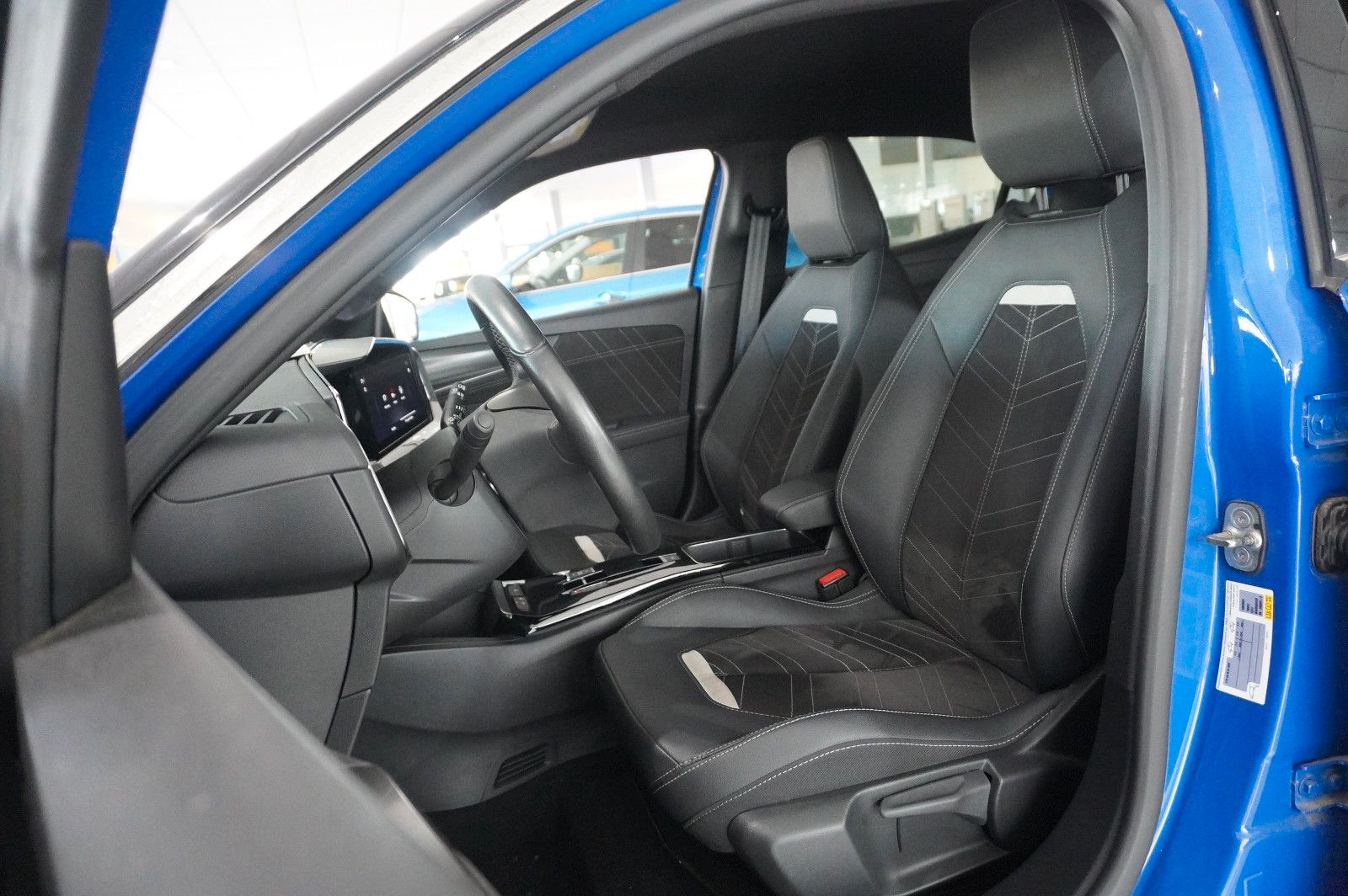 Fahrzeugabbildung Opel Mokka-e ULTIMATE 1-PHASIG NAVI/LED/KAMERA/DAB+