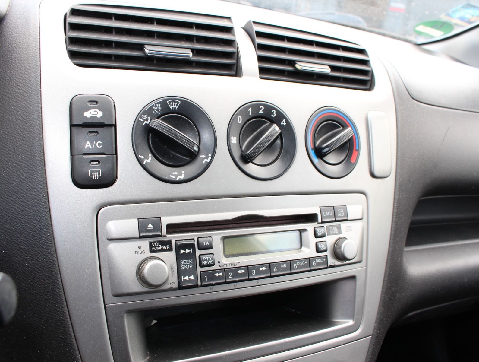 Fahrzeugabbildung Honda Civic 1.4i Sport