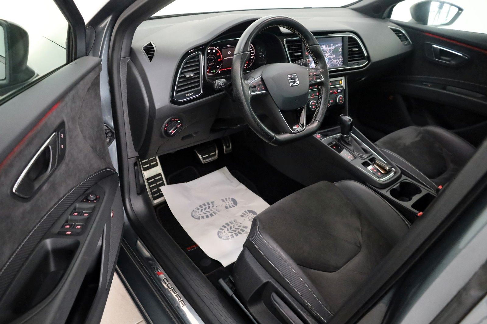 Fahrzeugabbildung SEAT Leon ST Cupra 300 4Drive TLeder,Navi,LED,PanDach