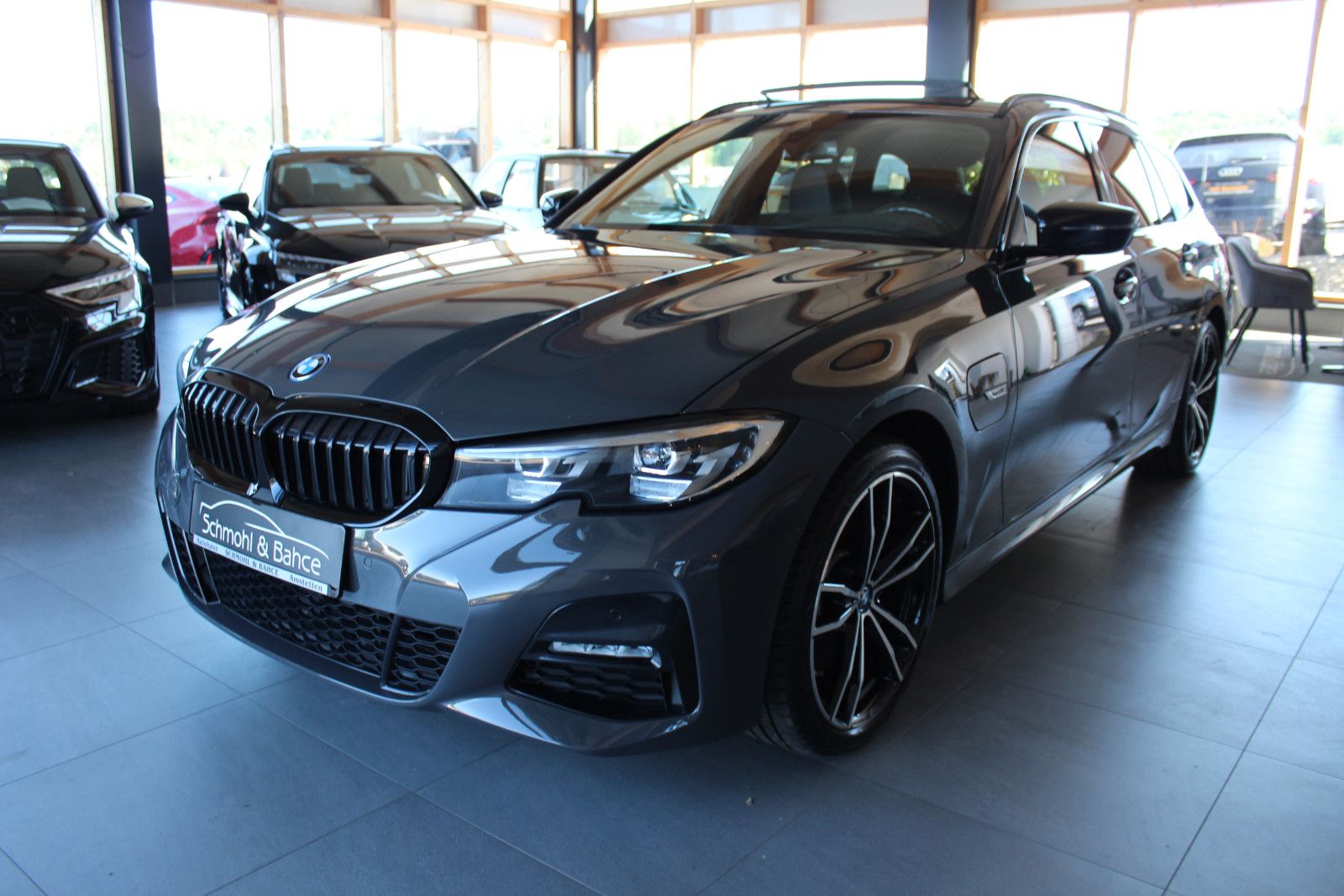 BMW 320e Touring xDrive M Sport*NAVI*NAVI*LED*PANO*