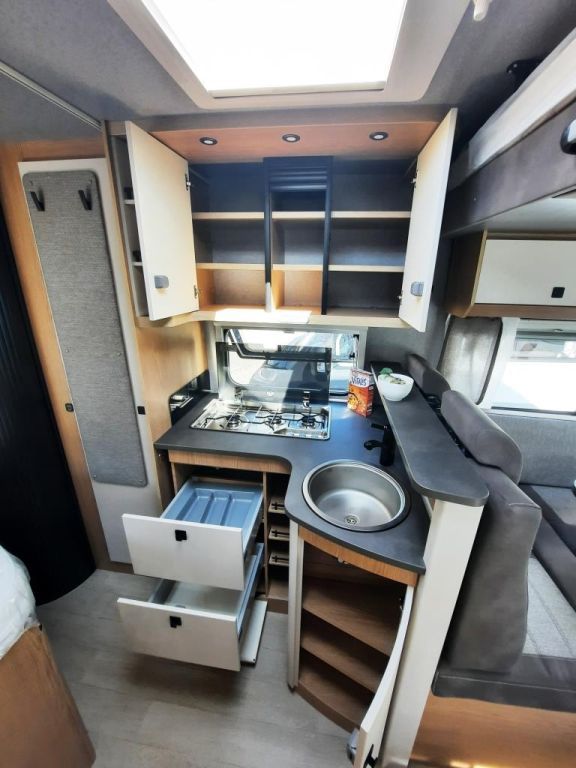Fahrzeug Übersicht 14 Fahrzeugabbildung Hobby ONTOUR T 700 FH Verfüg./Sparen Sie 22.709,- €