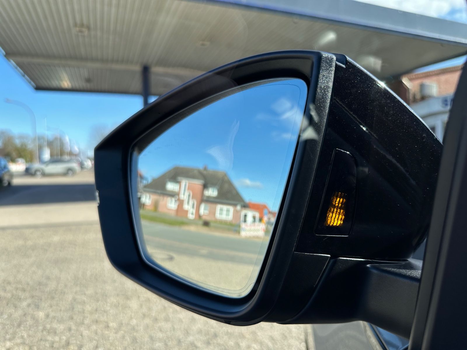 Fahrzeugabbildung SKODA Karoq Sportline 1.5 TSI DSG MATRIX/AHK/ACC/Navi