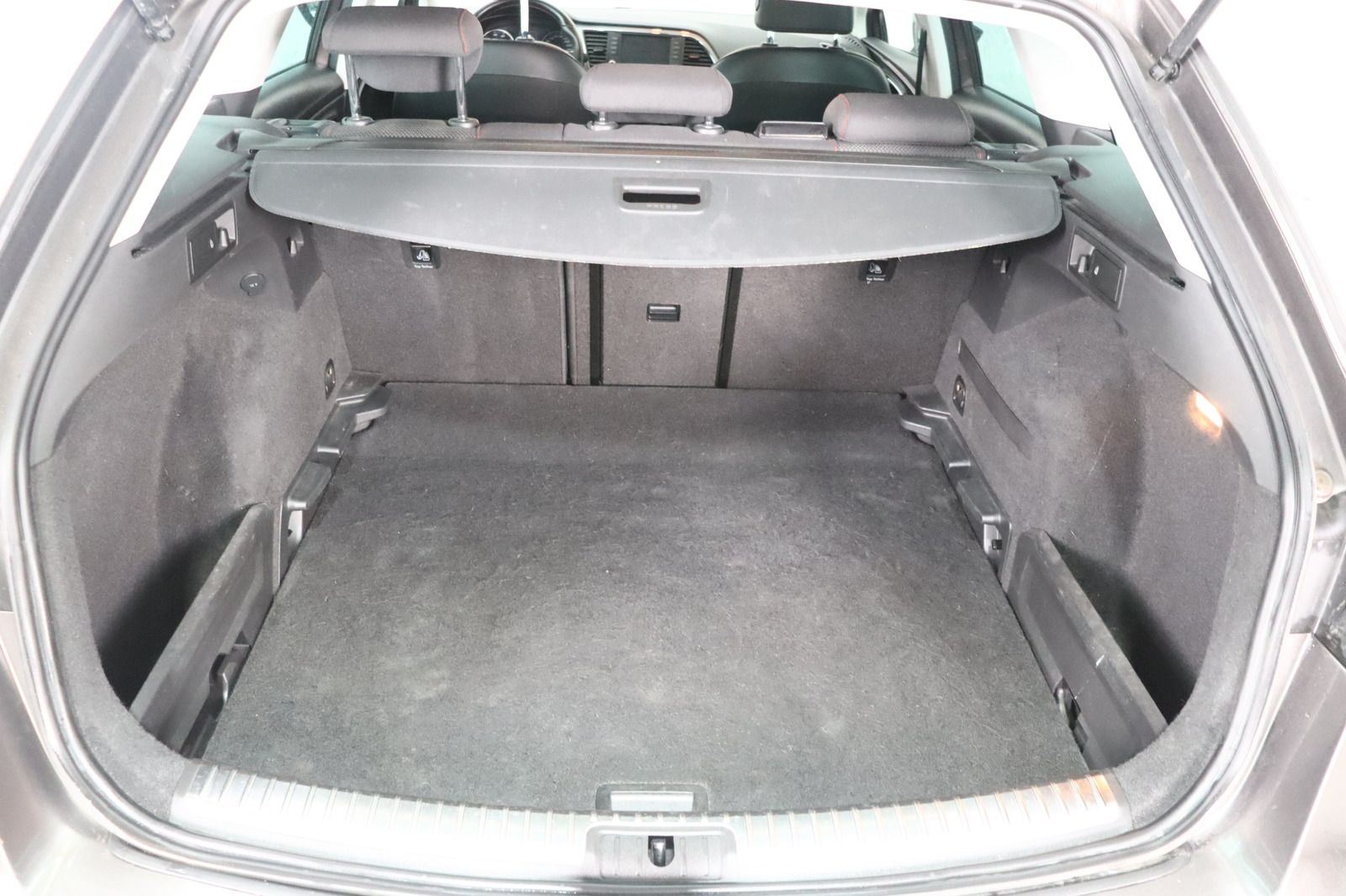 Fahrzeugabbildung SEAT Leon ST 1.4 FR * Navi * LED * HU/AU neu