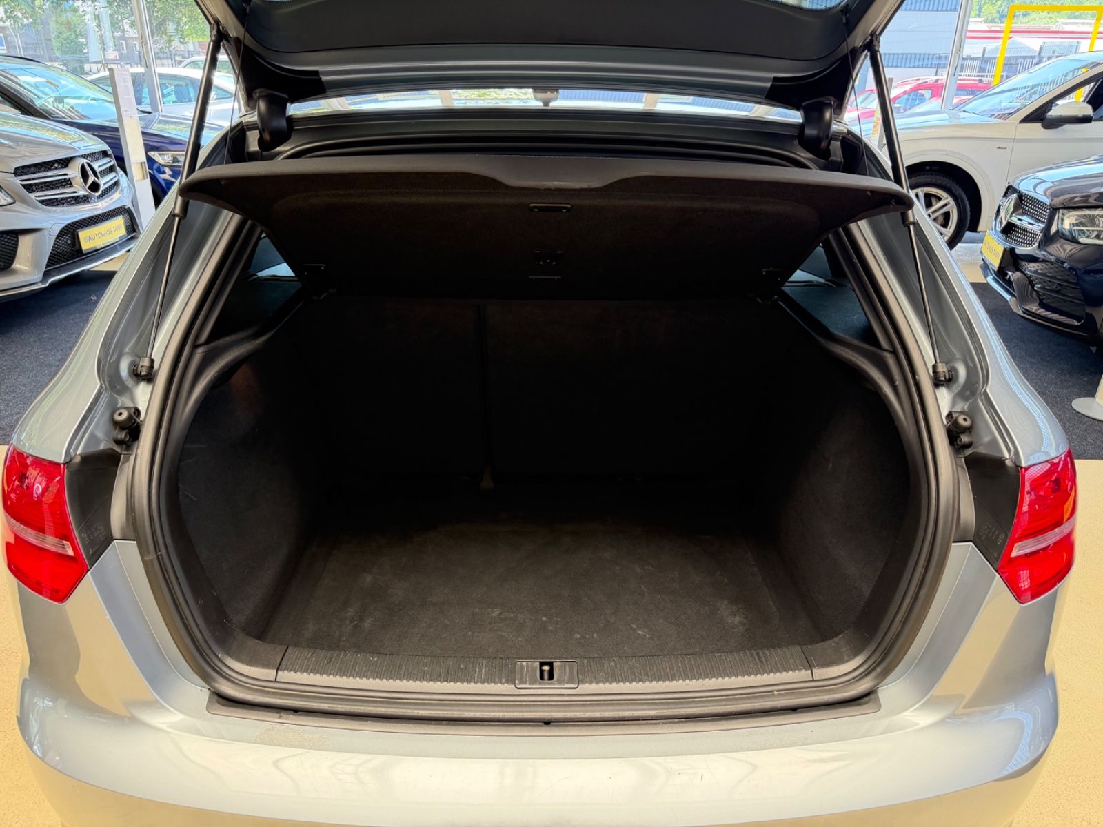 Fahrzeugabbildung Audi A3 Sportback 1.8 TFSI S line Sportpaket plus