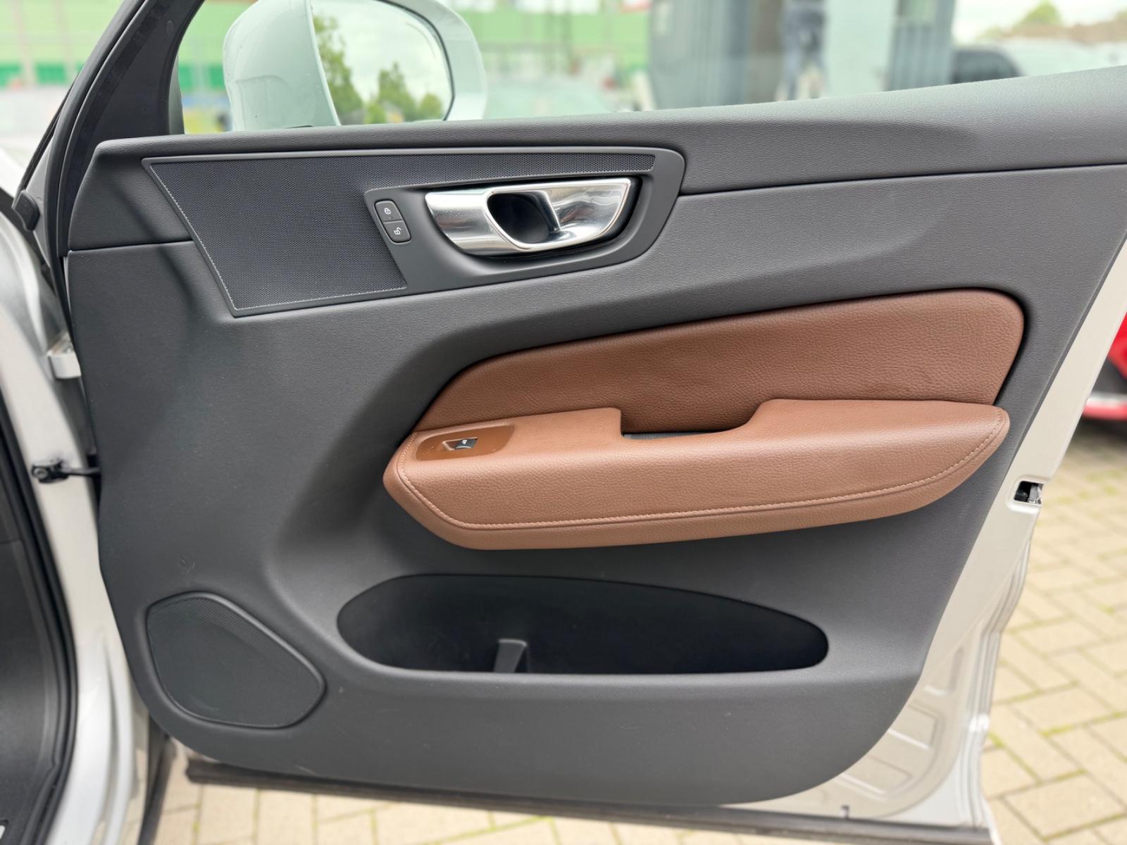 Volvo XC60 Momentum Pro*LEDER*ACC*LED*SENSUS*APPLECAR