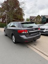 Toyota Avensis Kombi Life - graue Toyota Avensis