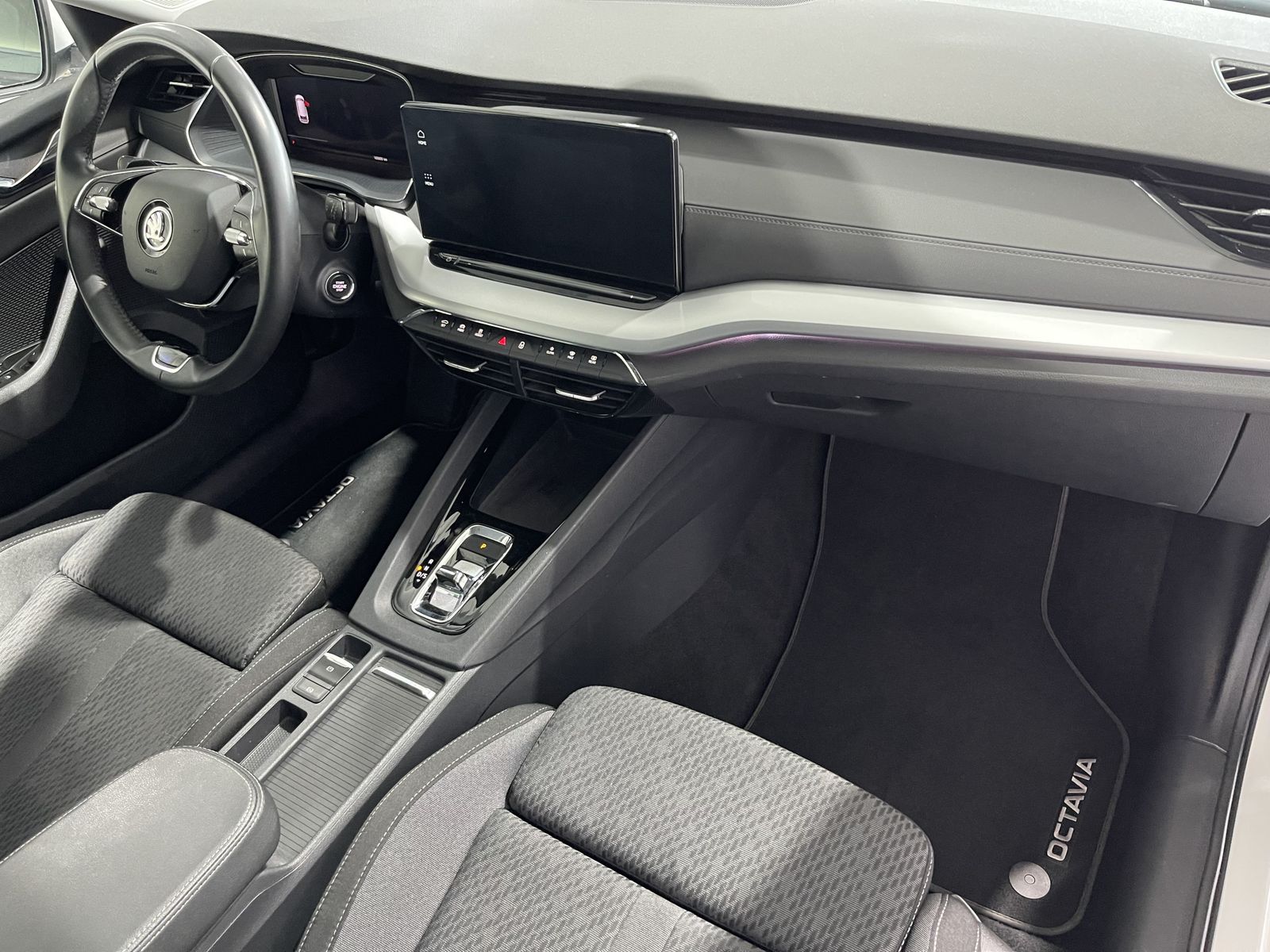 Fahrzeugabbildung SKODA Octavia Clever 2.0 TDI*LED-Matrix*Cam*Navi*