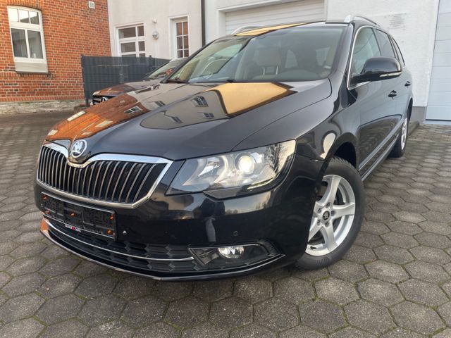 Skoda Superb Elegance DSG AHK 8xbereift NAVI 4xSHZ