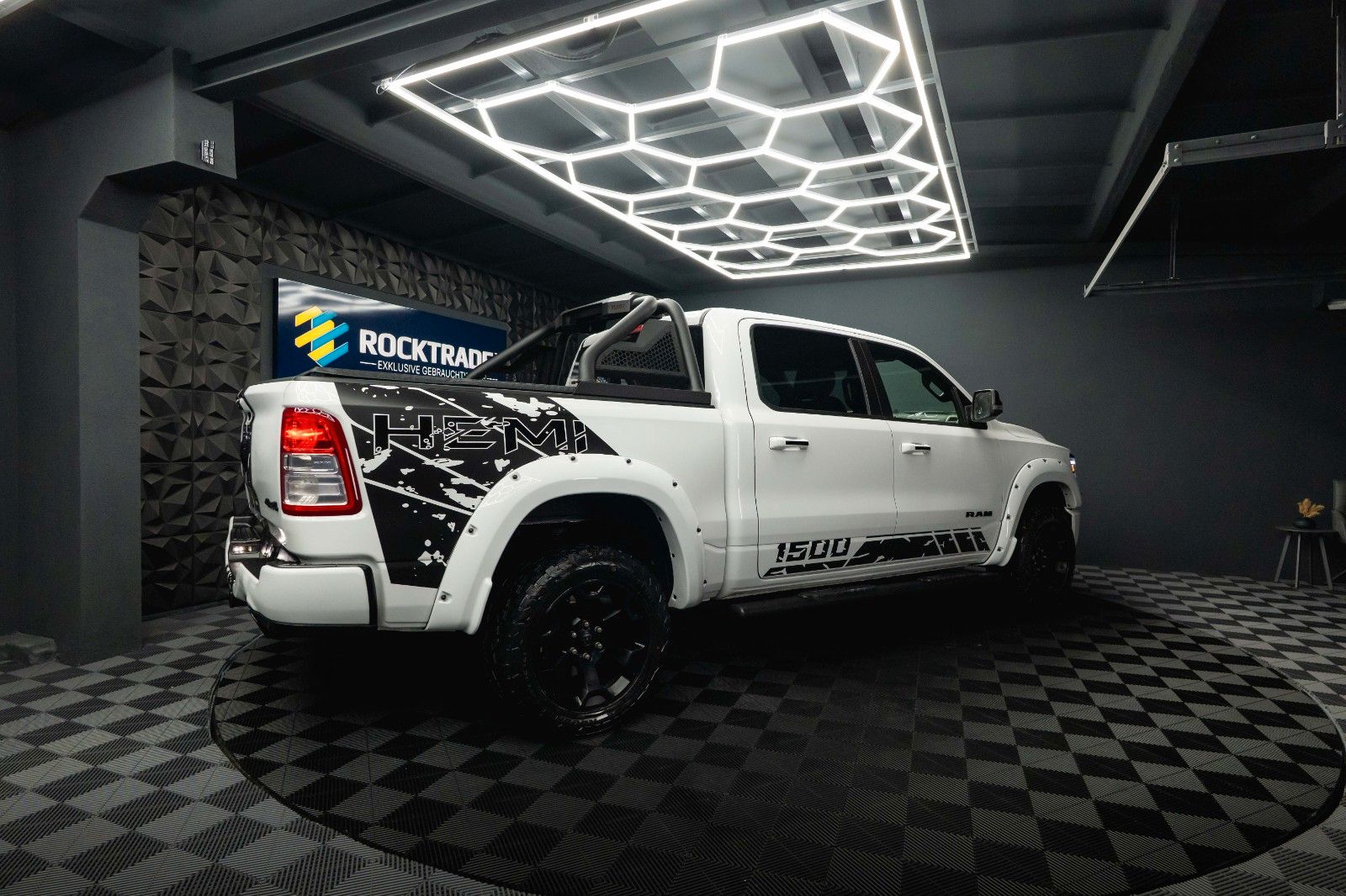 Fahrzeugabbildung Dodge RAM 5.7 V8 HEMI 4x4 OFFROAD Night-Paket *GEN 5*