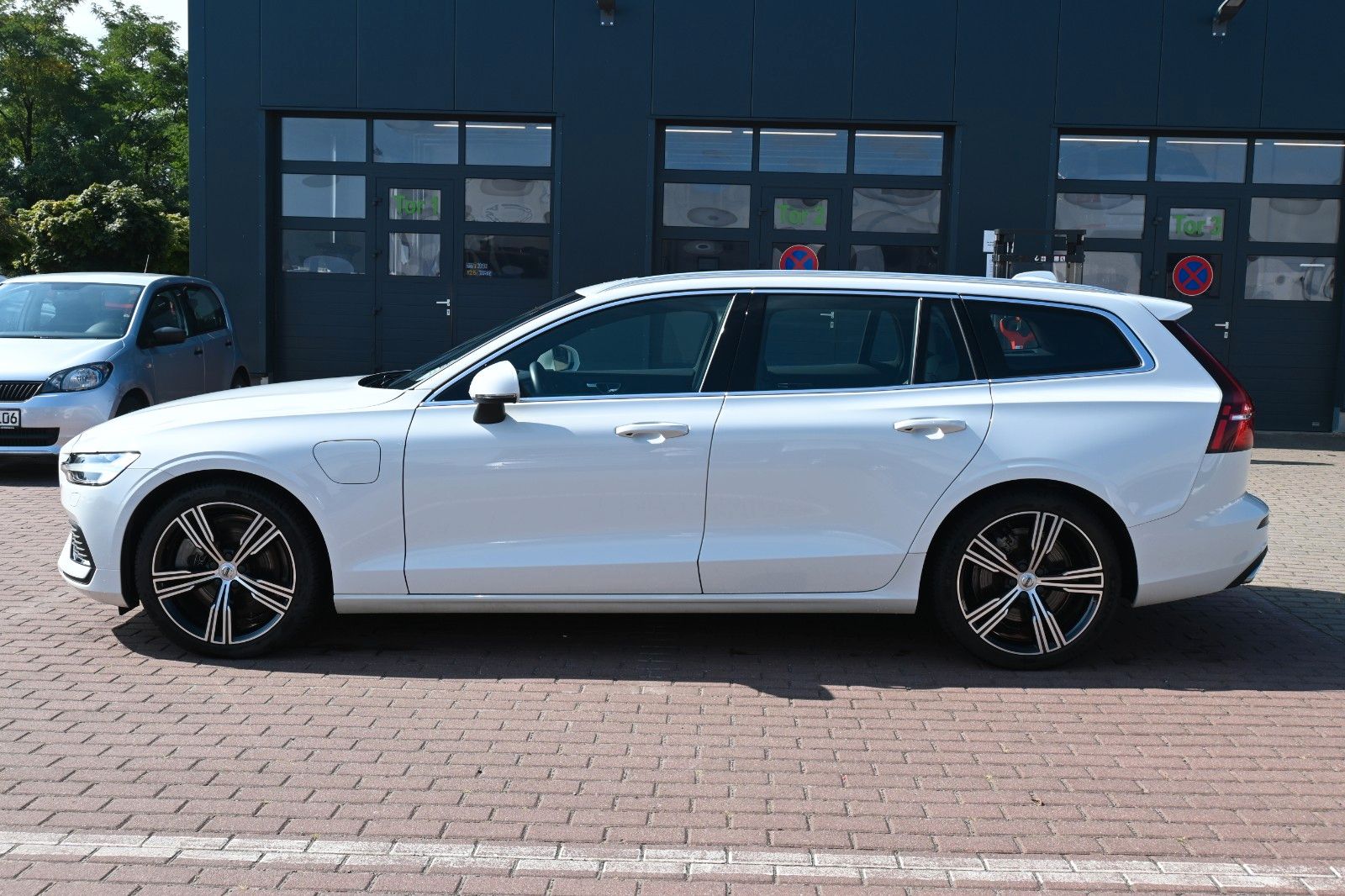 Fahrzeugabbildung Volvo V60 T6 Inscription PHEV AWD *Pano*RFK*LED*