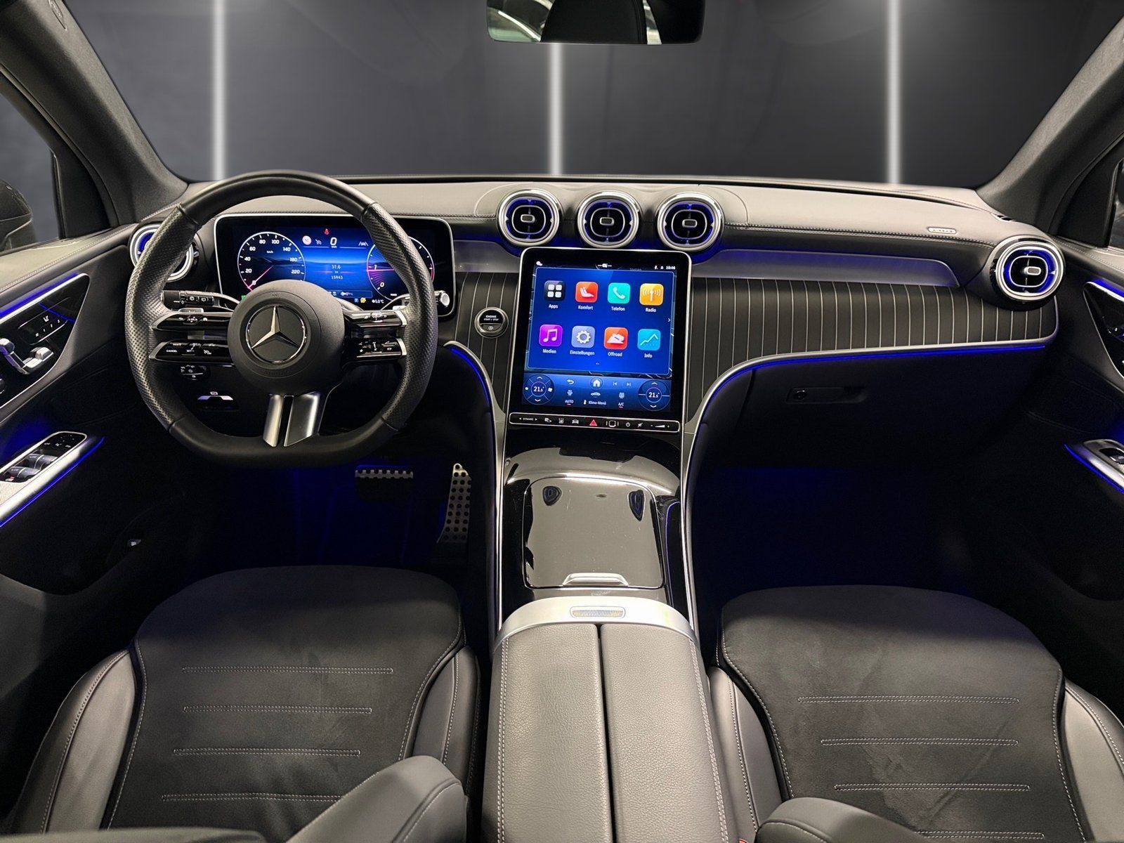 Fahrzeugabbildung Mercedes-Benz GLC 300 d 4M*Airmatic*STDHZG*Pano*AHK*Night*20"*