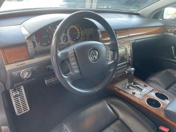 Volkswagen Phaeton - 6