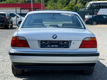 BMW 728 - 7