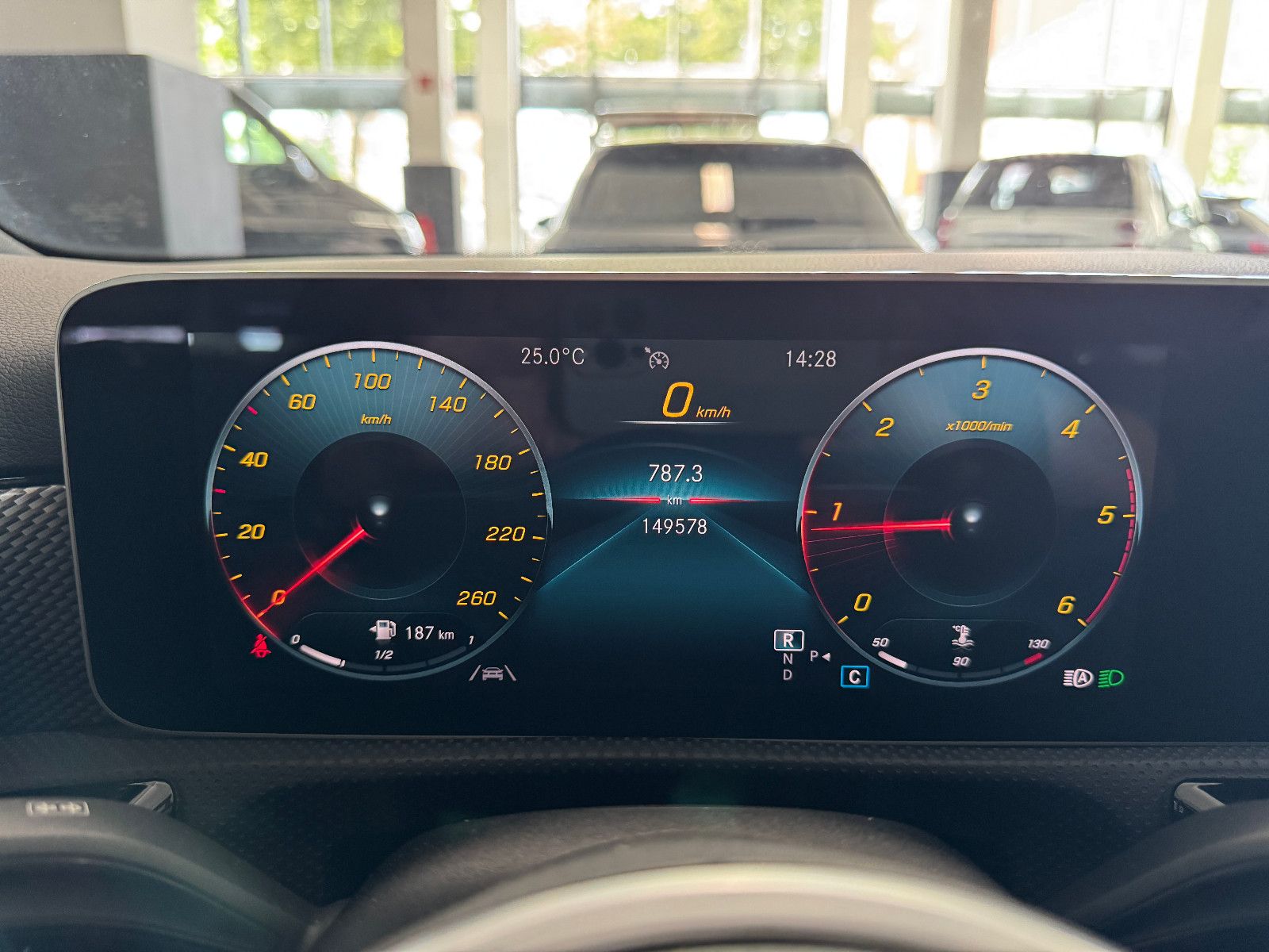 Fahrzeugabbildung Mercedes-Benz A 180 d PROGRESSIVE SPORTPAKET LED NAVI MBUX +