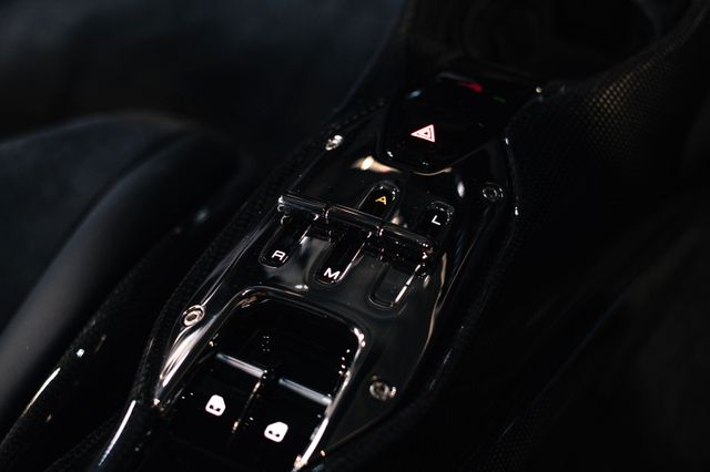 Fahrzeugabbildung Ferrari SF90 Fiorano, Karbon, 20´´Diamond, Kamera, Folie