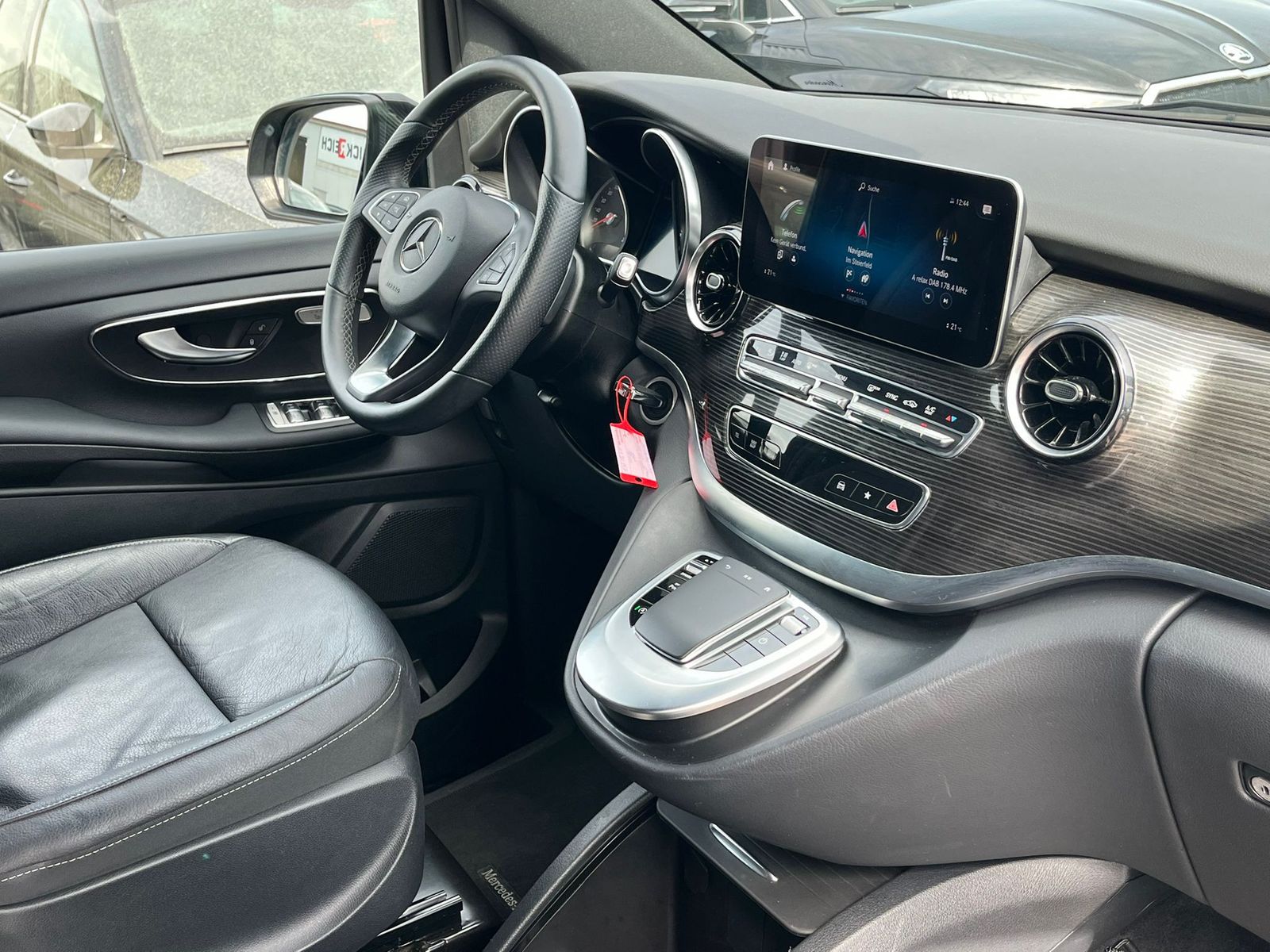 Fahrzeugabbildung Mercedes-Benz V 250 d EDITION 21 kompakt AMG NIGHT*LED*LEDER
