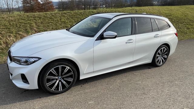 BMW 320 d Touring xDrive HeadUp Panorama LED Memory