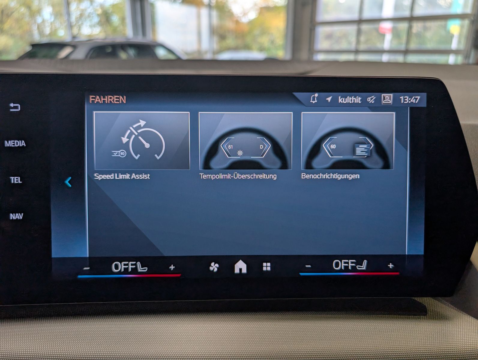 Fahrzeugabbildung BMW 218 Active Tourer d AHK Pano Cam Travel-Paket