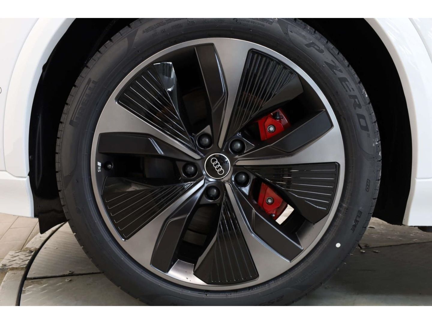 Audi SQ6 e-tron - Bild 8