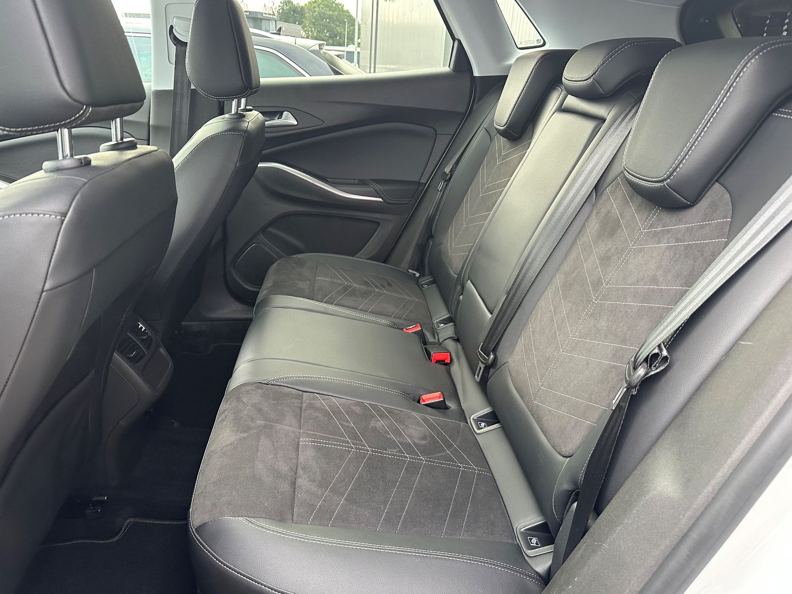 Fahrzeugabbildung Opel Grandland X 1.5 D Automatik Elegance NAV+MATRIX