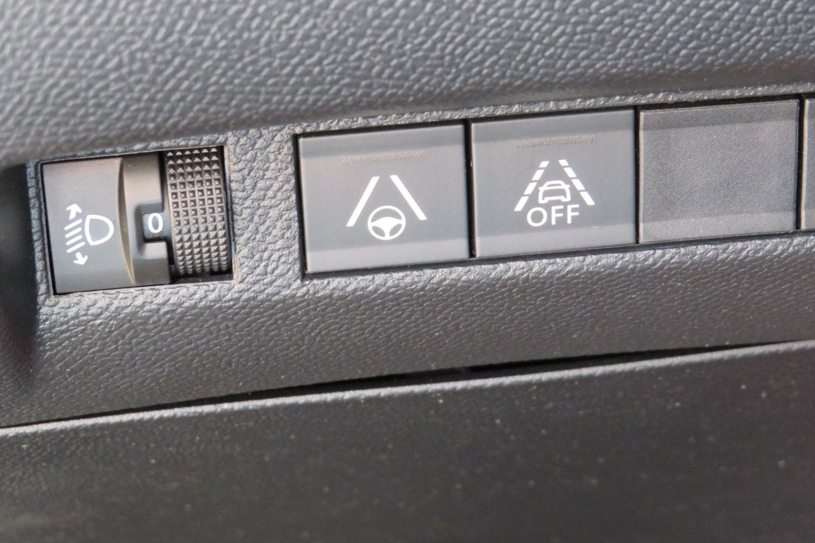 Fahrzeugabbildung Peugeot 2008 e- Allure Pack NAVI KAMERA ACC PDC SITZH 1H