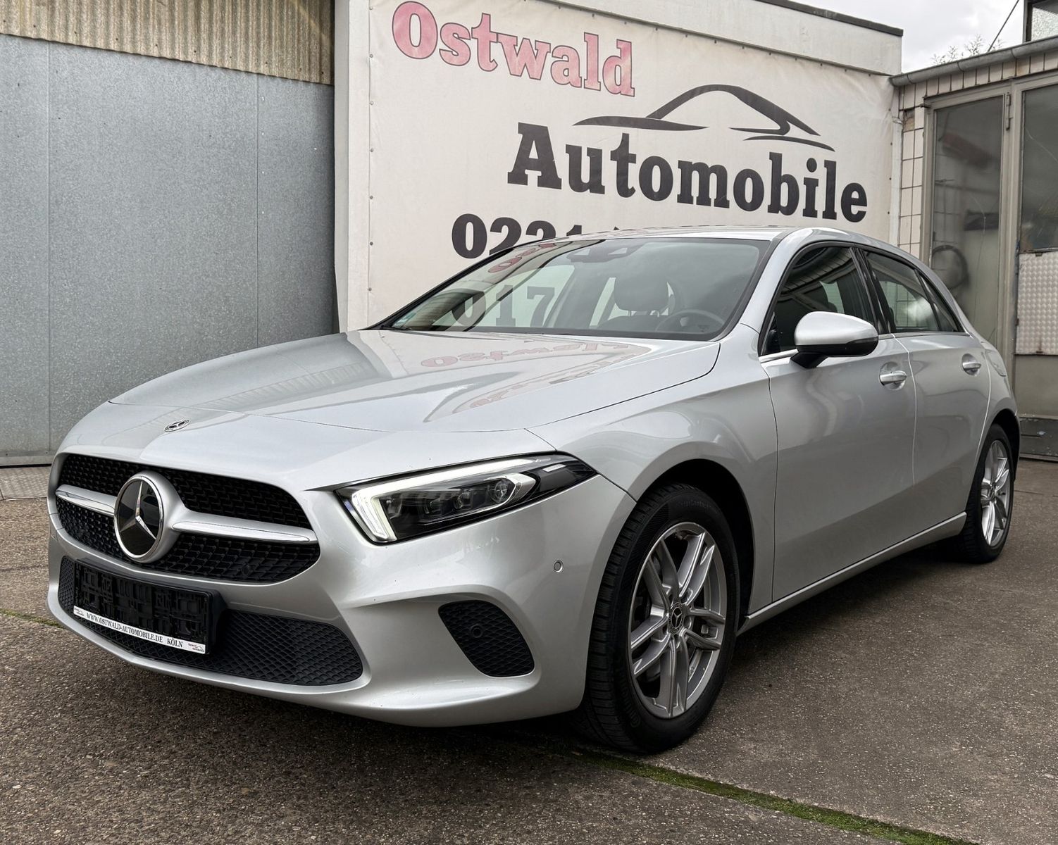 MERCEDES-BENZ A 250e Edition MULTIBEAM MBUX KAM LED LEDER HYBR