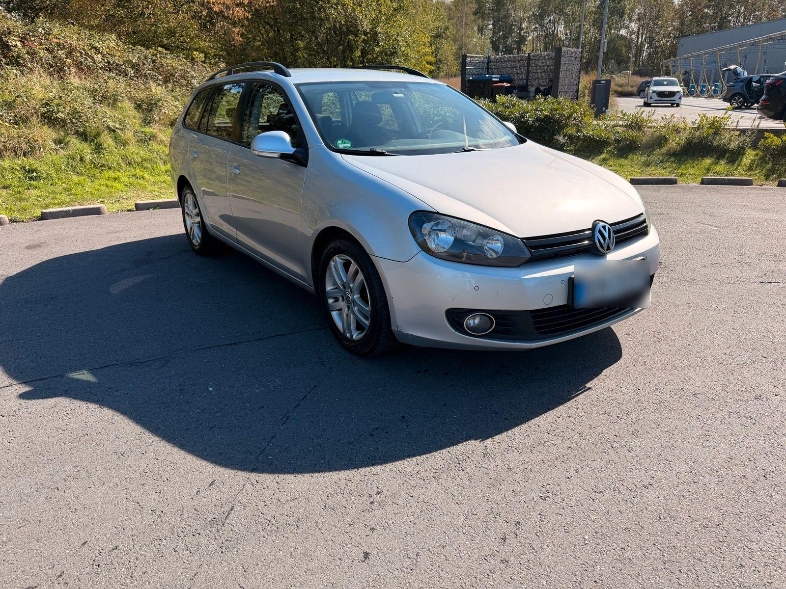 Volkswagen Golf 2010 — rear view