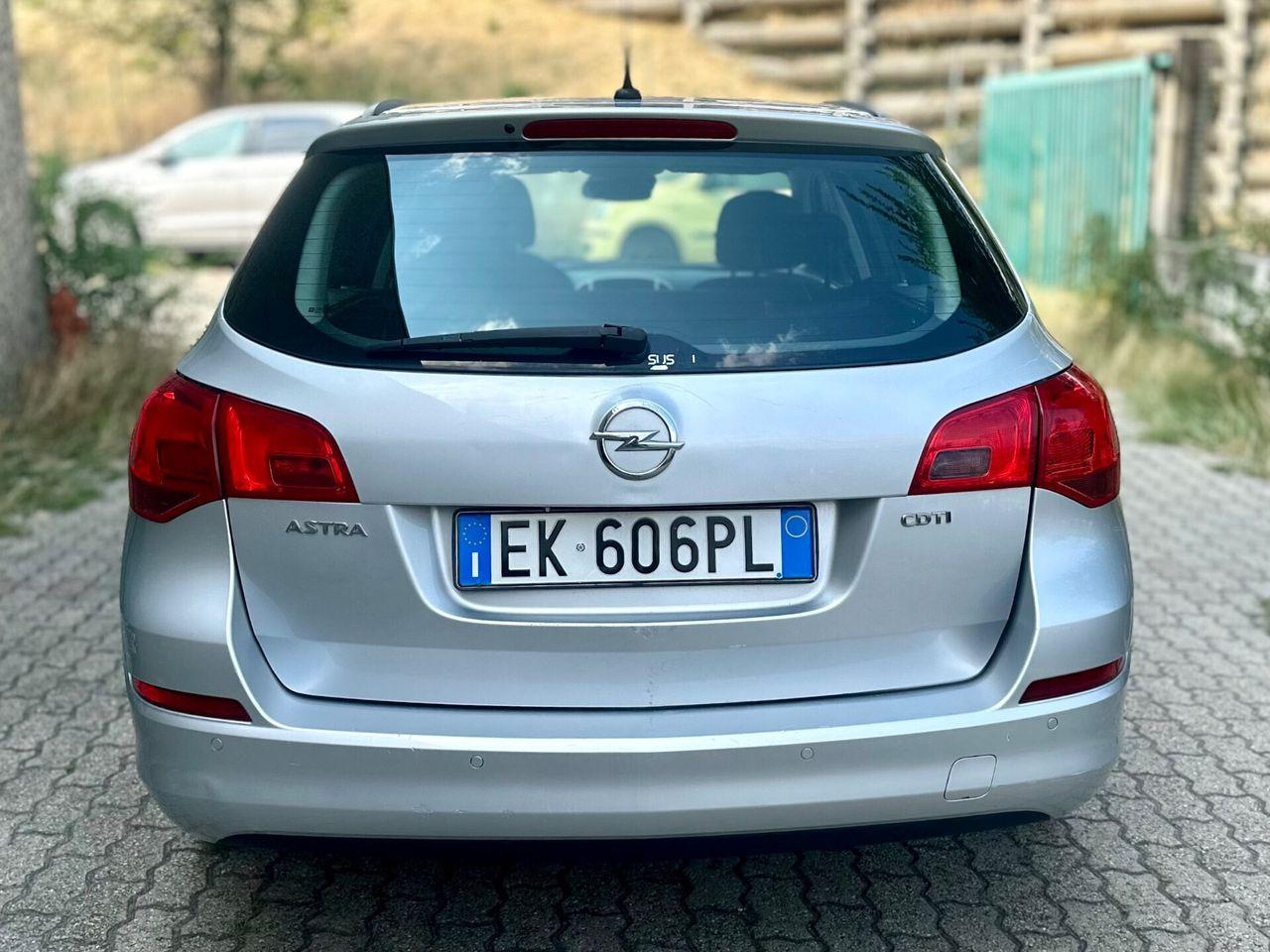 Opel Astra 2011 — photo 5