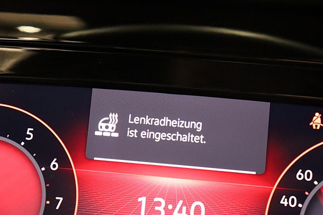 Golf GTI 2.0TSI DSG ACC KAMERA NAVI PANO SPORTFW