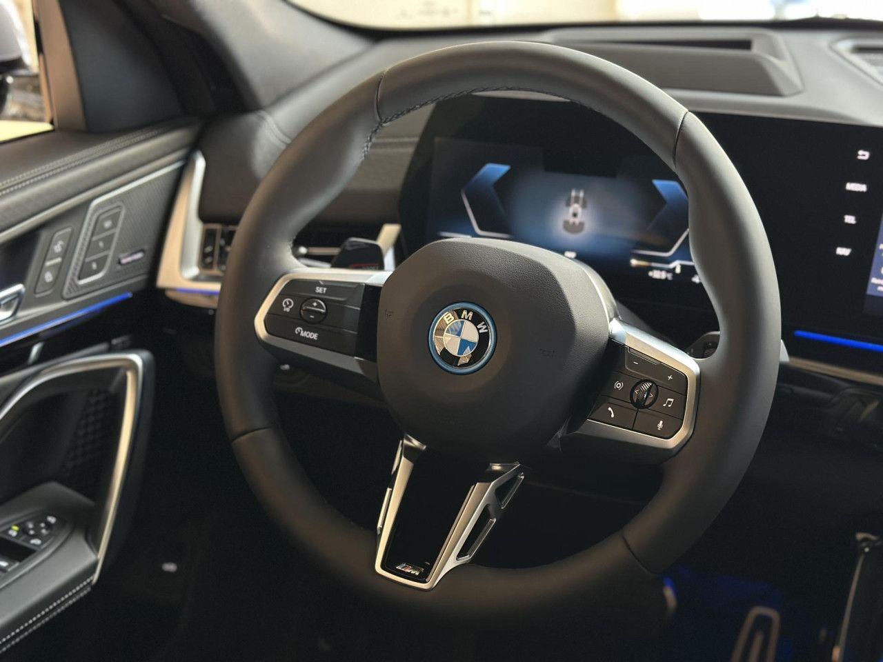 BMW iX2 x30 M Sport Pro AHK HUD Ha/Ka PanoD Navi LED