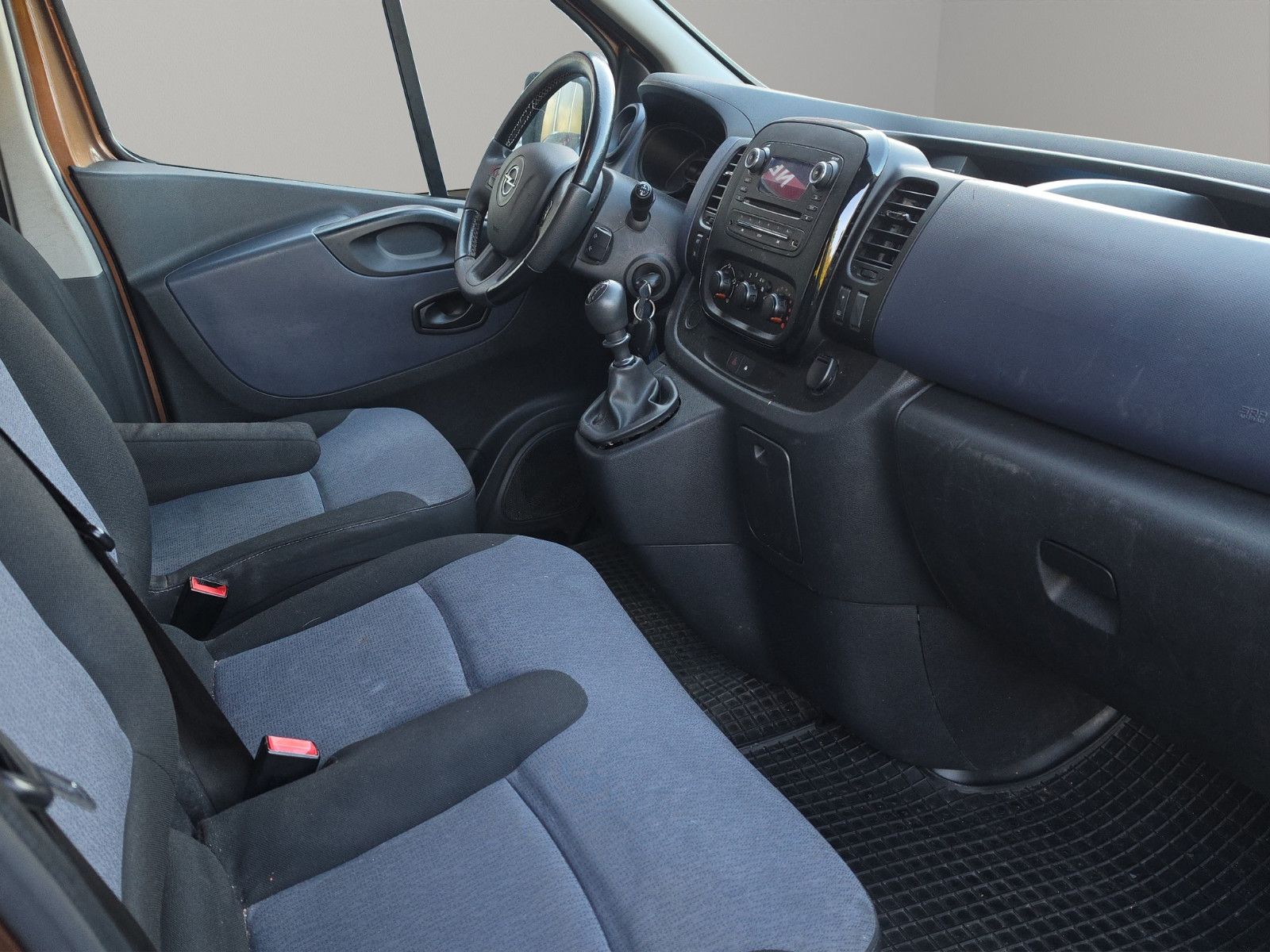 Fahrzeugabbildung Opel Vivaro B Kasten/Kombi Combi L1H1 2,7t 9-SITZER