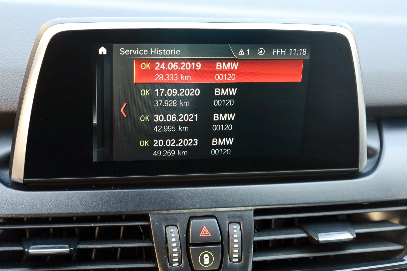 Fahrzeugabbildung BMW 225xe Active Tourer Advantage Navi,LED,SH,PDC