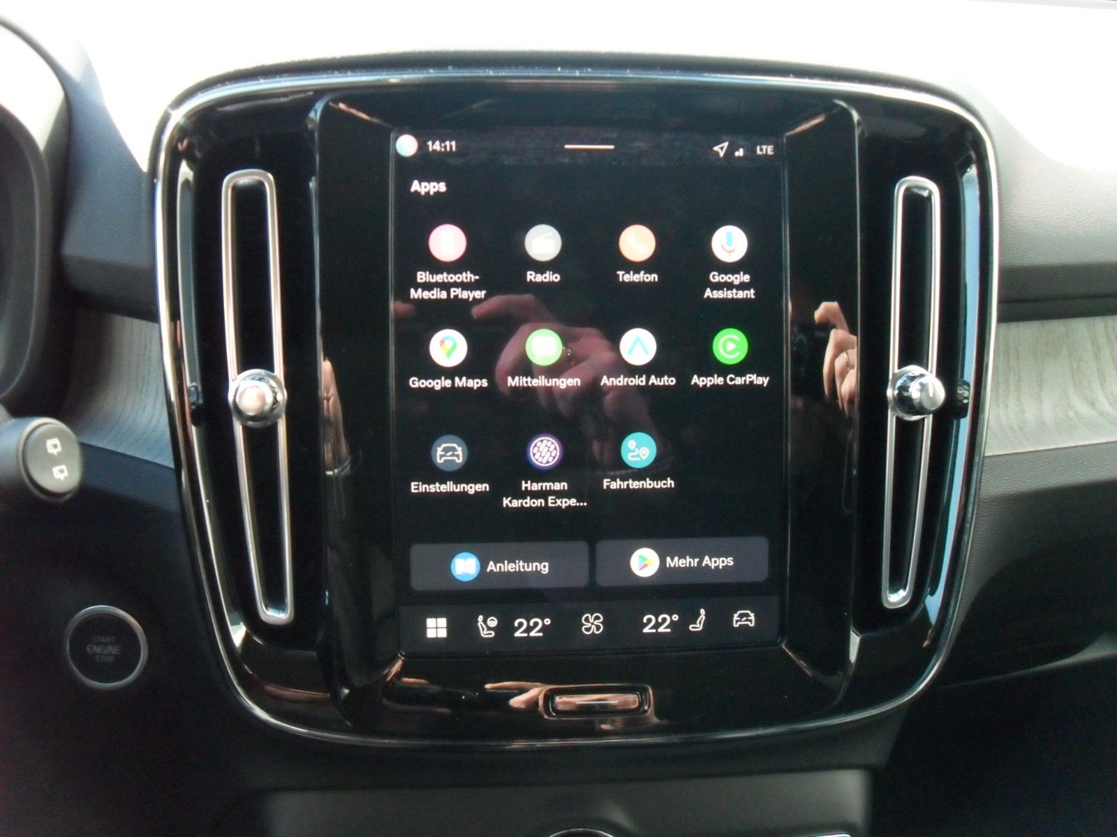 Fahrzeugabbildung Volvo XC 40 B3 Plus Dark | Standheizung | 360°