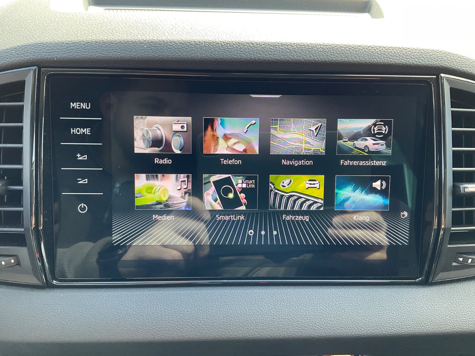 Fahrzeugabbildung SKODA Karoq 1.5l TSI ACT DSG,Navi,Kamera,LED,VirtualCo